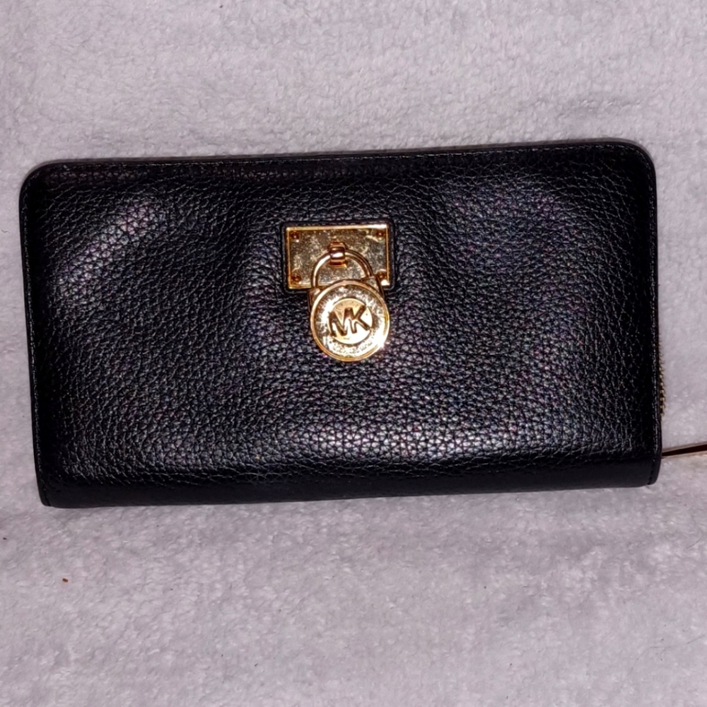 Michael Kors Hamilton Traveler Large Zip Around Black Leather Wallet w/ Lock